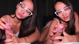 milf-mit-brille-bester-handjob